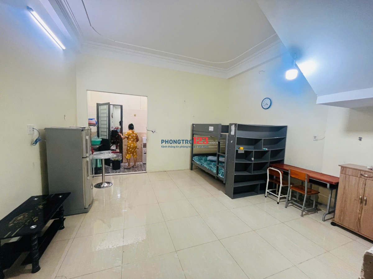 Dư 1 Phòng trọ 35m2 Hiệp Bình Phước, Thủ Đức . Có thể vào ở luôn