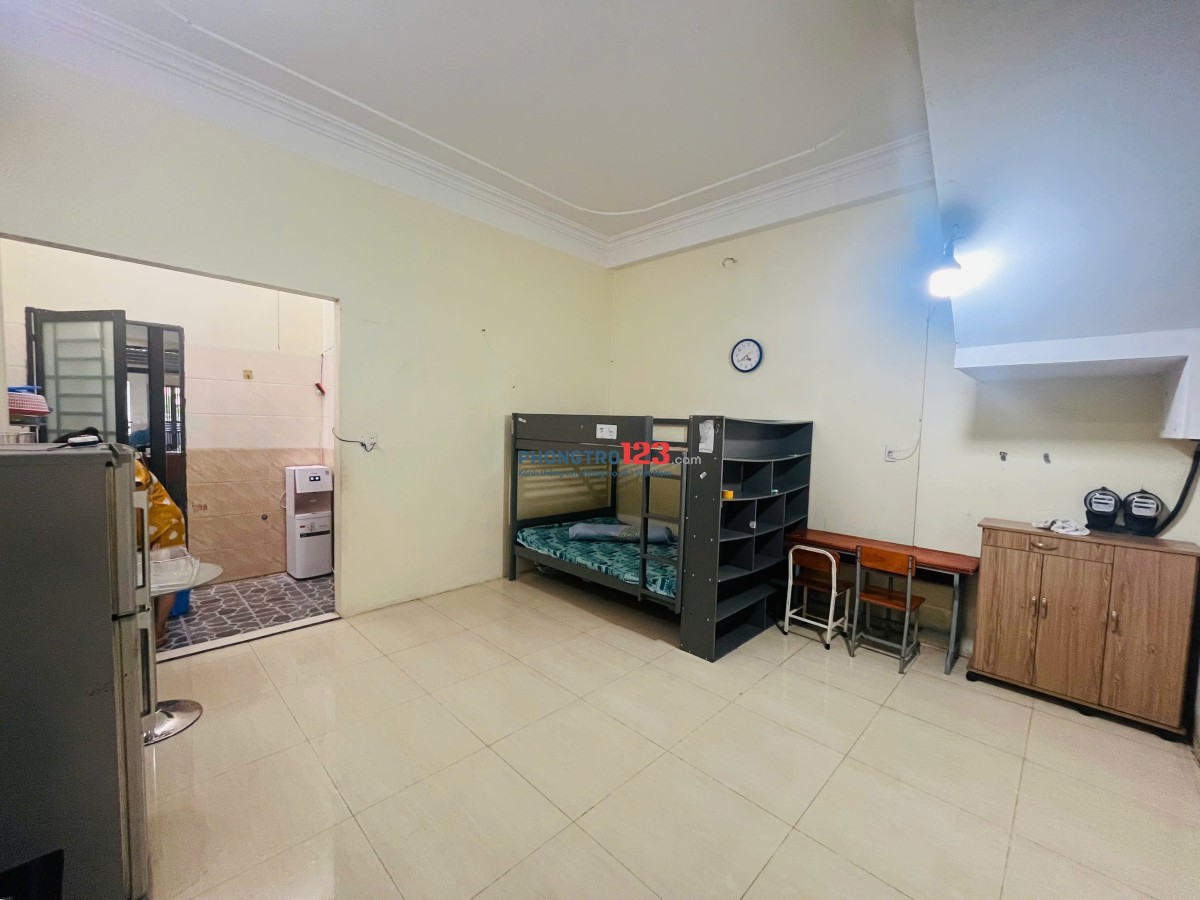 Dư 1 Phòng trọ 35m2 Hiệp Bình Phước, Thủ Đức . Có thể vào ở luôn