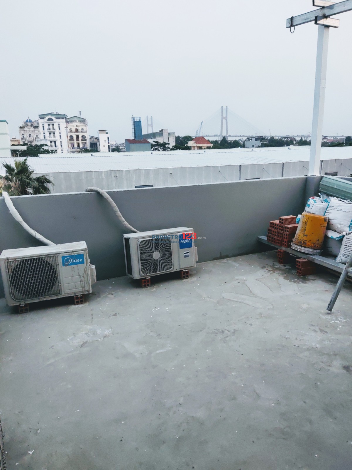 Phòng trọ có máy lạnh,đường Bùi Văn,quận 7,gần khu chế xuất Tân Thuận,trường học,gần chợ(có hình)