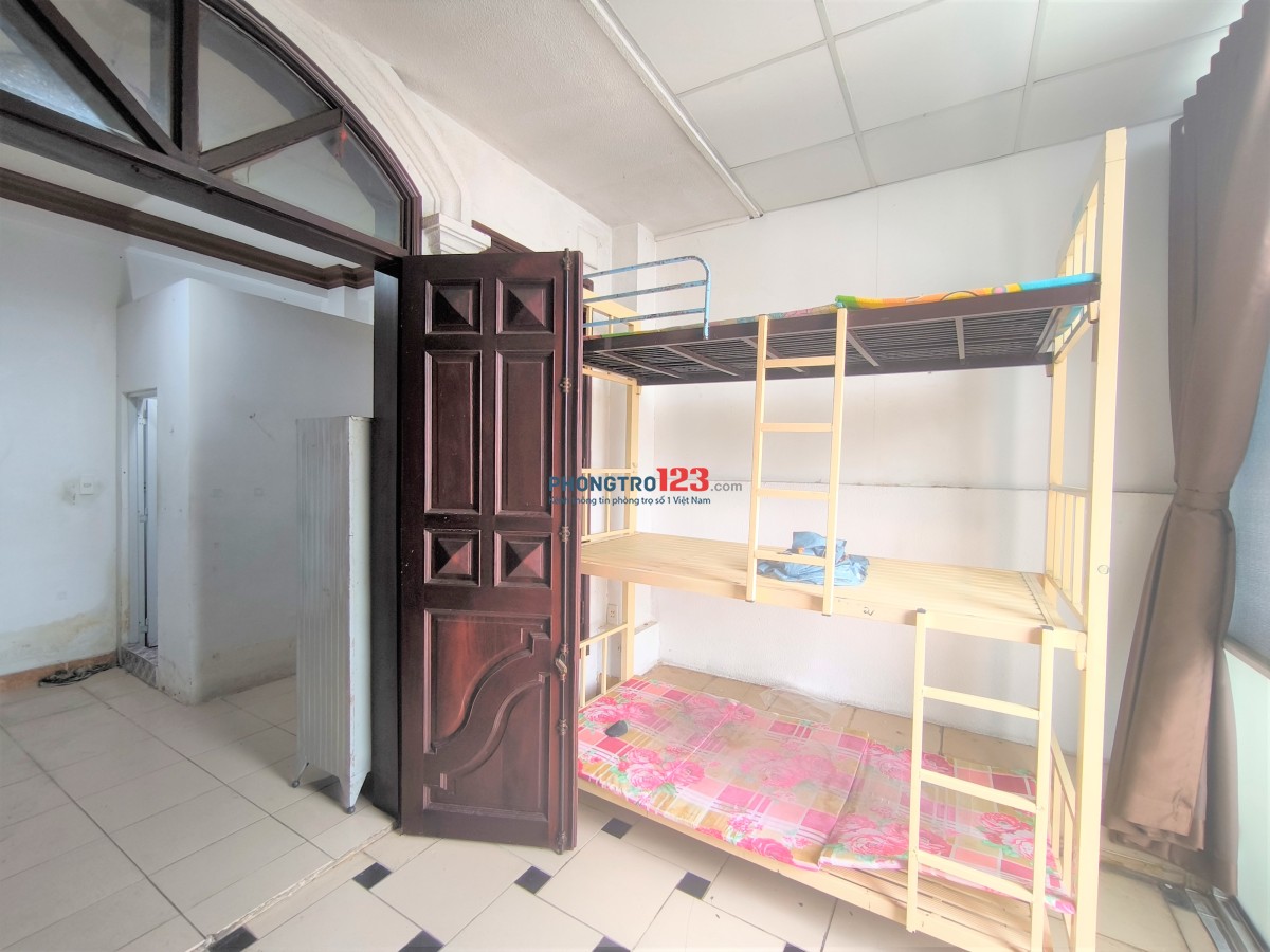 Kí Túc Xá Giá Rẻ 1000k/Tháng Cạnh Công Viên Hoàng Văn Thụ