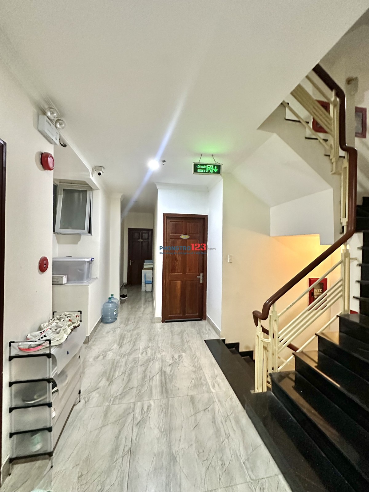 Phòng cửa sổ thoáng ngay sau UBND Quận 2