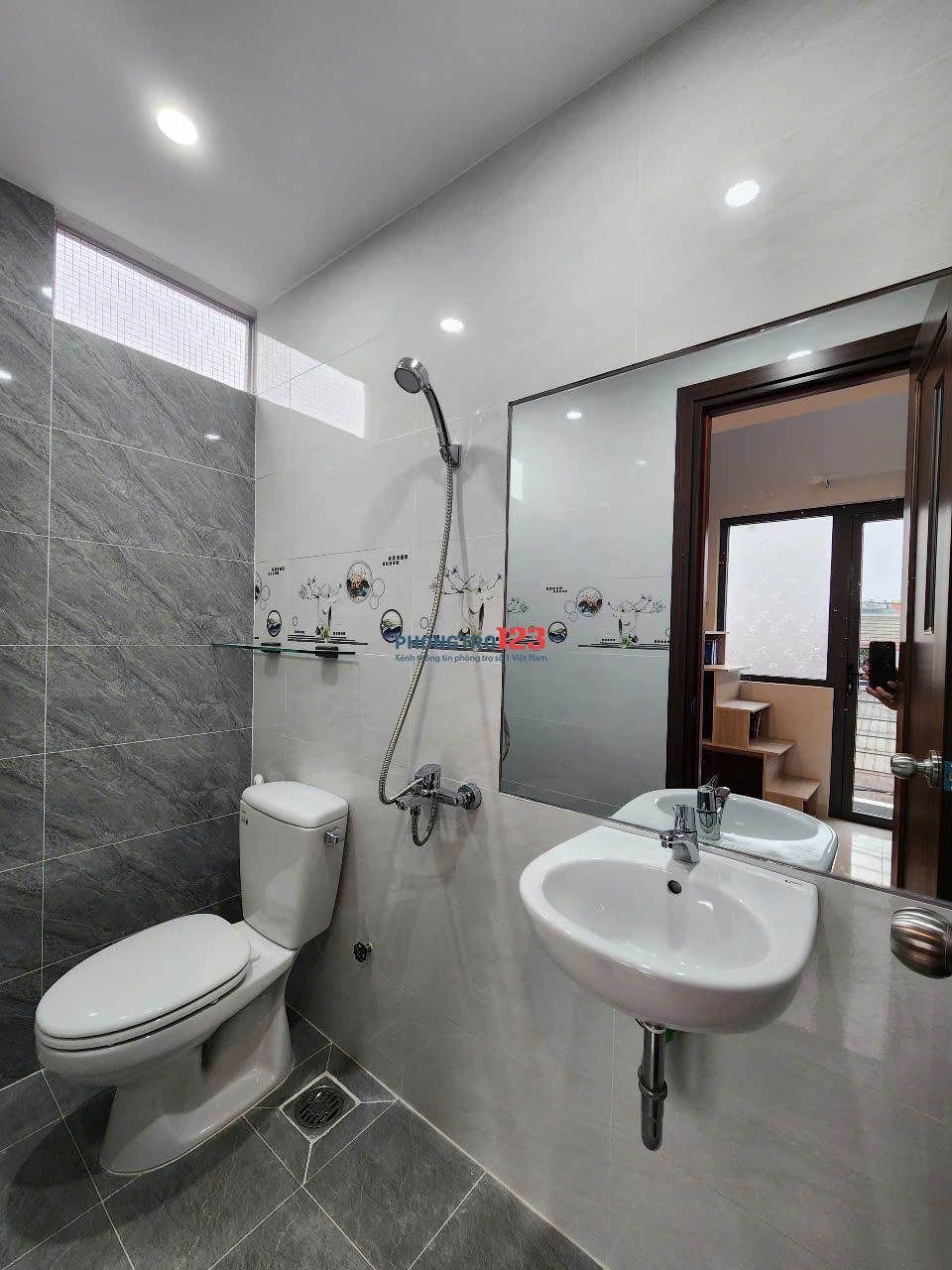 Phòng full nội thất, an ninh, cách The Flemington 500m. Phù hợp cho 1 người ở