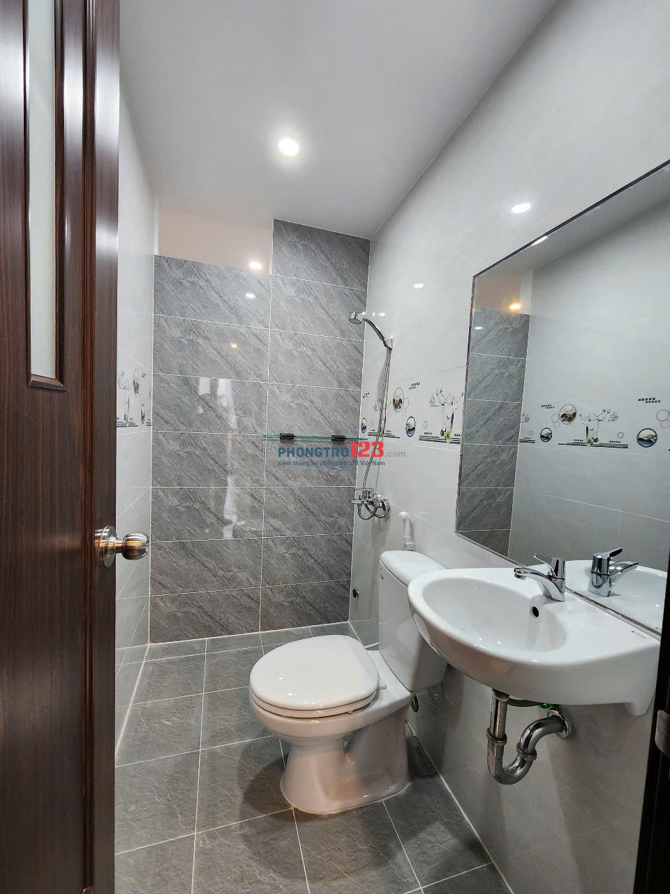 Phòng full nội thất, an ninh, cách The Flemington 500m. Phù hợp cho 1 người ở