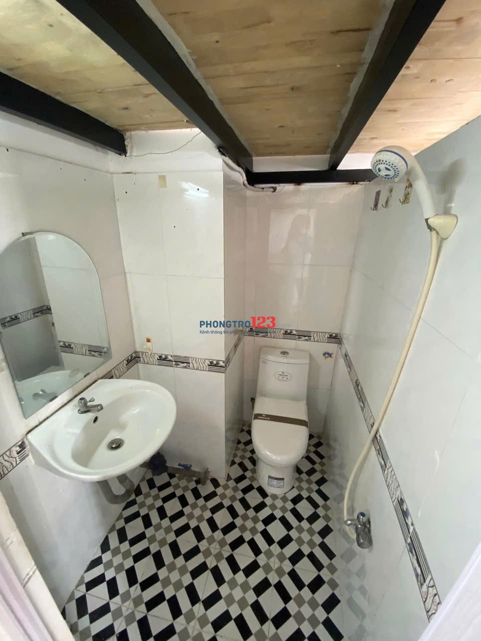 PHÒNG GÁC LỬNG CÓ CỬA SỔ TRỜI CỬA SỔ HÀNH LANG - 2.5Tr