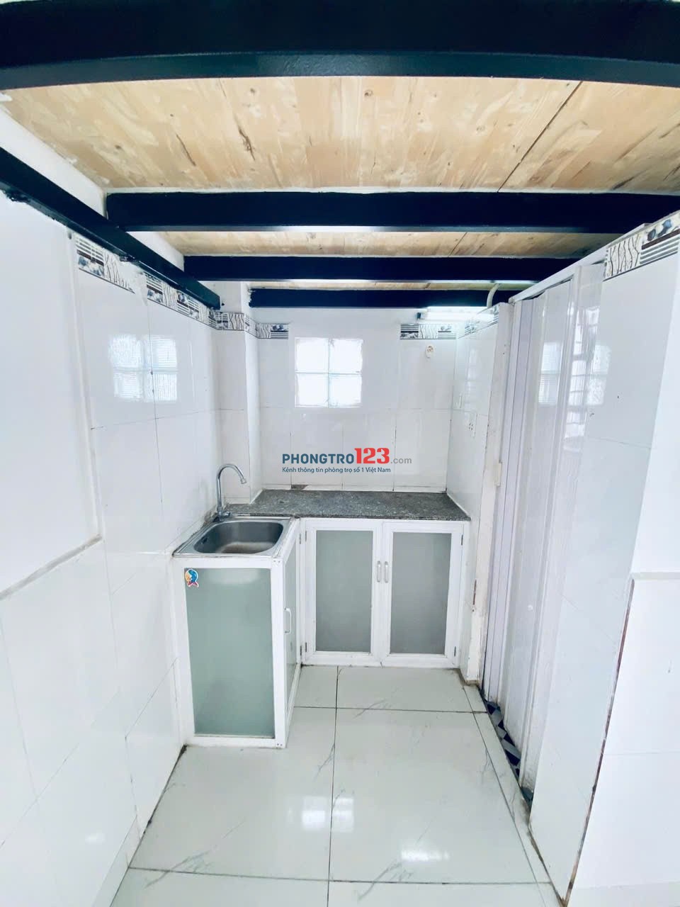 PHÒNG GÁC LỬNG CÓ CỬA SỔ TRỜI CỬA SỔ HÀNH LANG - 2.5Tr
