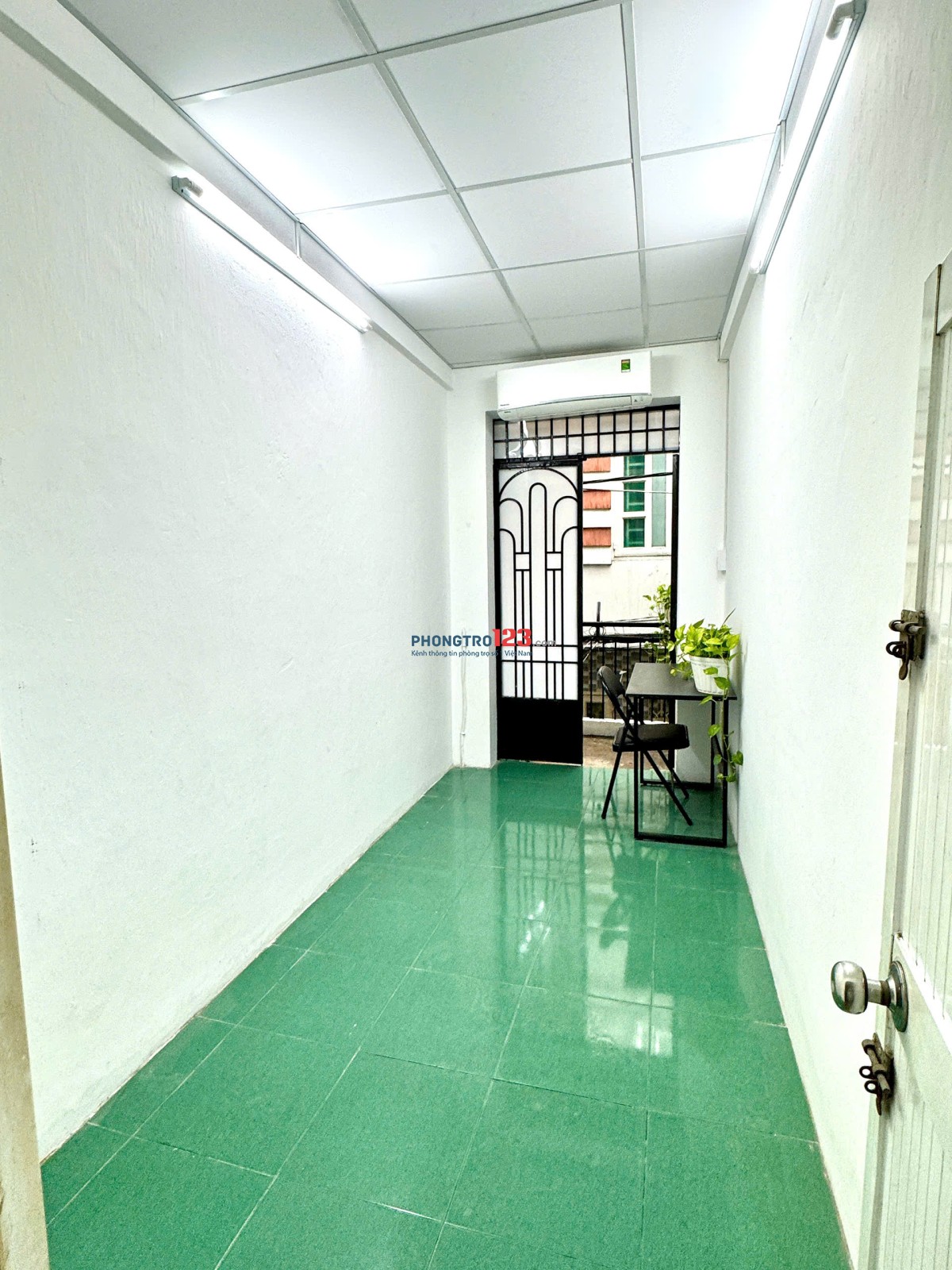 Phòng ban công, cửa sổ, sẵn nội thất. Ngay ngã 3 Vạn Kiếp vs Phan Xích Long