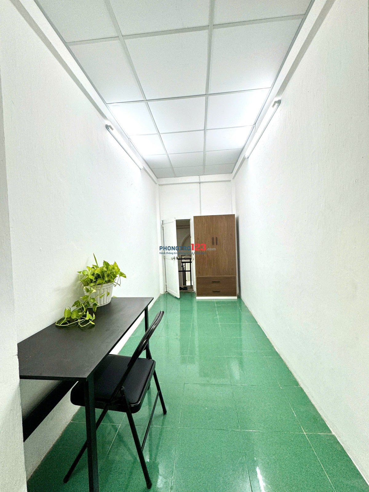 Phòng ban công, cửa sổ, sẵn nội thất. Ngay ngã 3 Vạn Kiếp vs Phan Xích Long