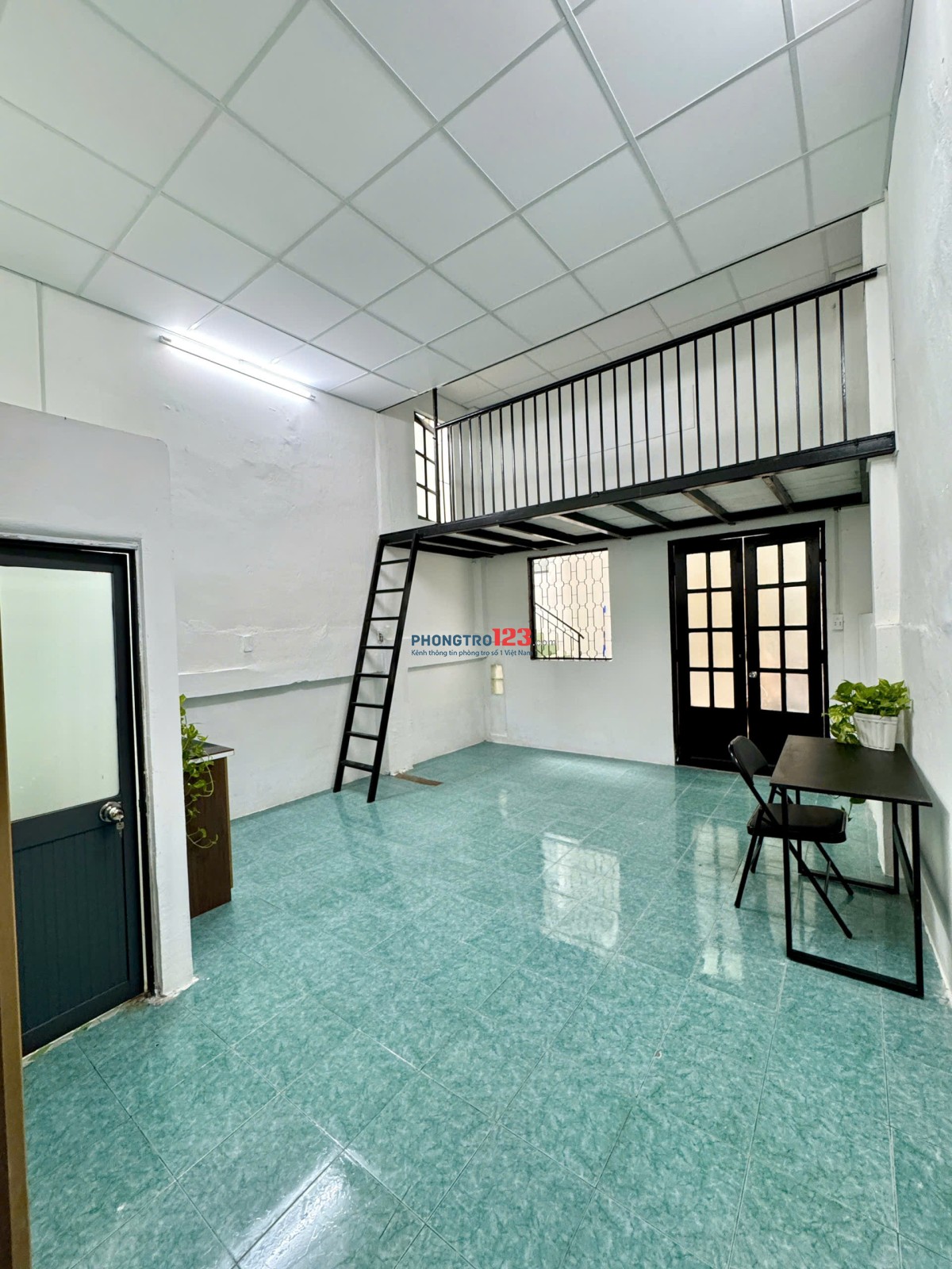 Phòng ban công, cửa sổ, sẵn nội thất. Ngay ngã 3 Vạn Kiếp vs Phan Xích Long