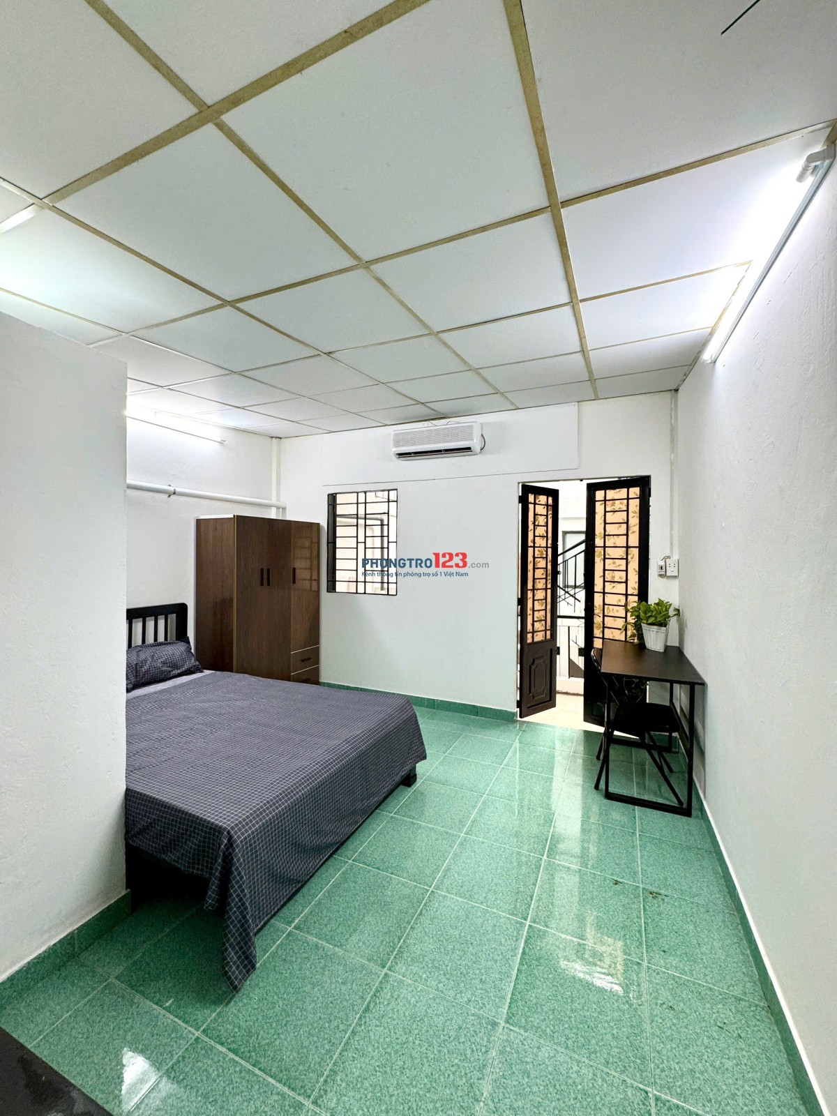 Phòng ban công, cửa sổ, sẵn nội thất. Ngay ngã 3 Vạn Kiếp vs Phan Xích Long
