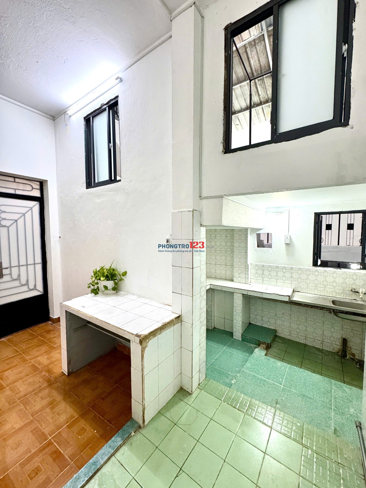 Phòng ban công, cửa sổ, sẵn nội thất. Ngay ngã 3 Vạn Kiếp vs Phan Xích Long