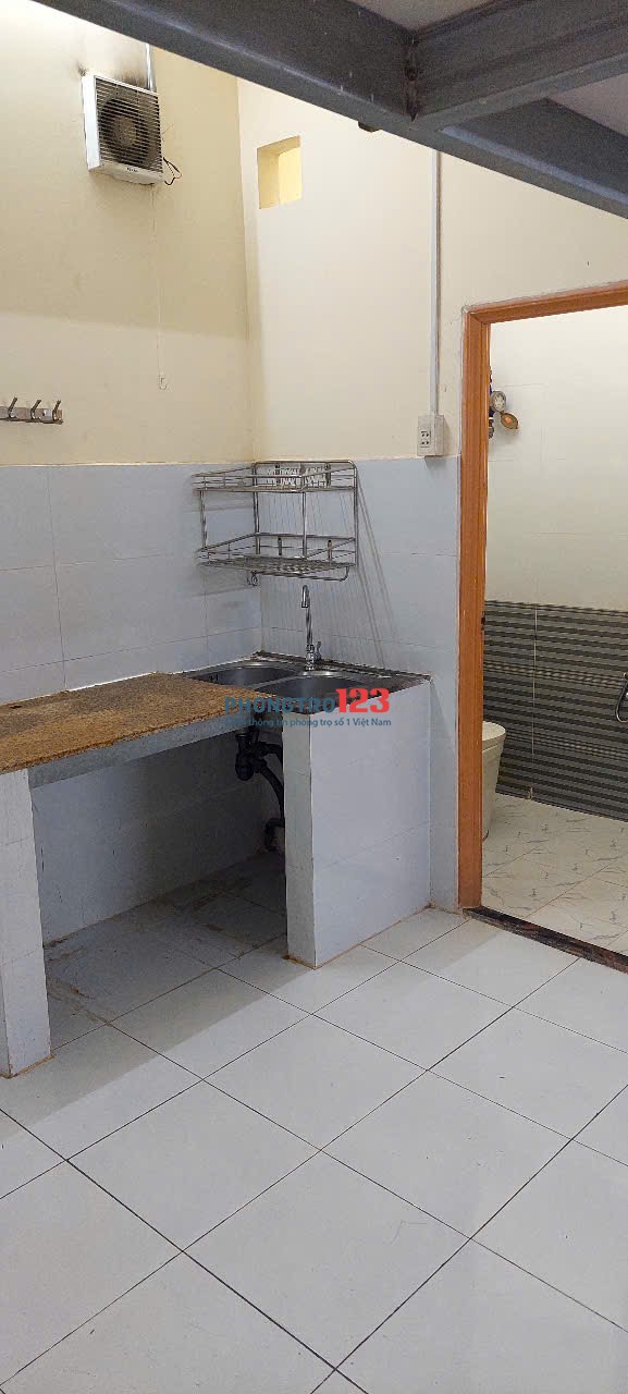 Phòng trọ trịnh đình trọng, ngã tư Âu Cơ Lạc Long Quân