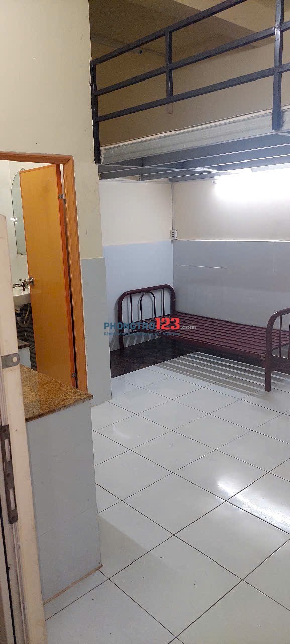 Phòng trọ trịnh đình trọng, ngã tư Âu Cơ Lạc Long Quân