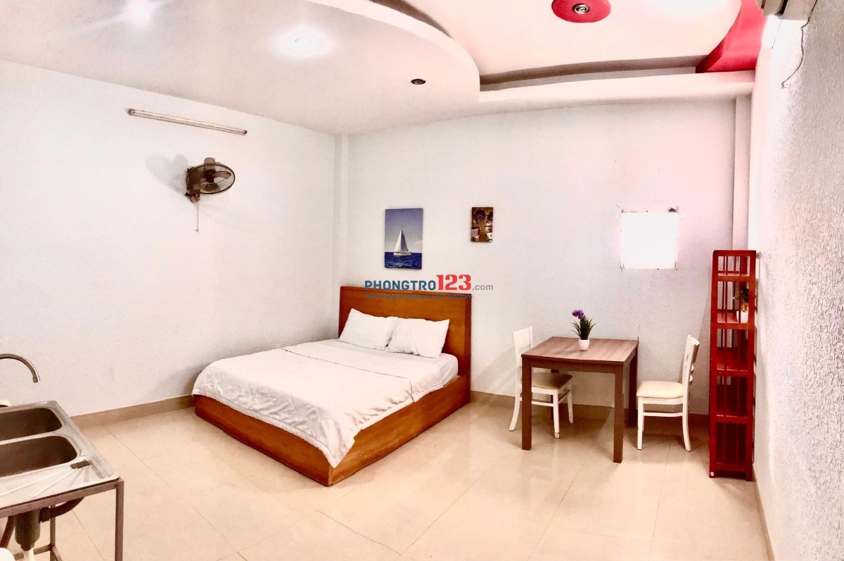 Cho thuê phòng đẹp, full nội thất, có bếp riêng, WC riêng, lối đi riêng tại đường Lạc Long Quân, TB