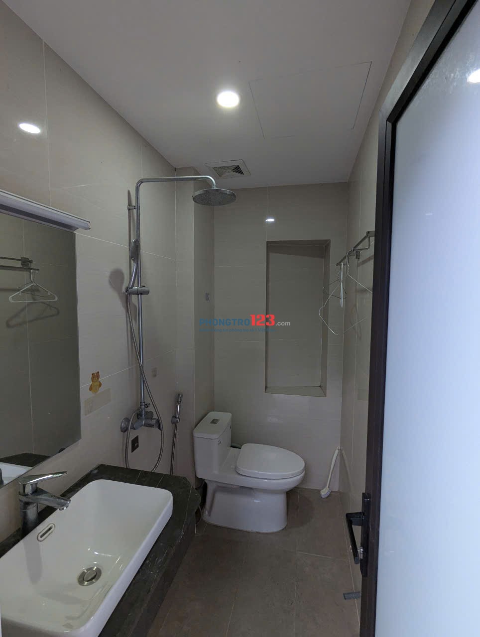 Cho thuê phòng giá rẻ 5tr đầy đủ nội thất, tv, máy giặt, ban công