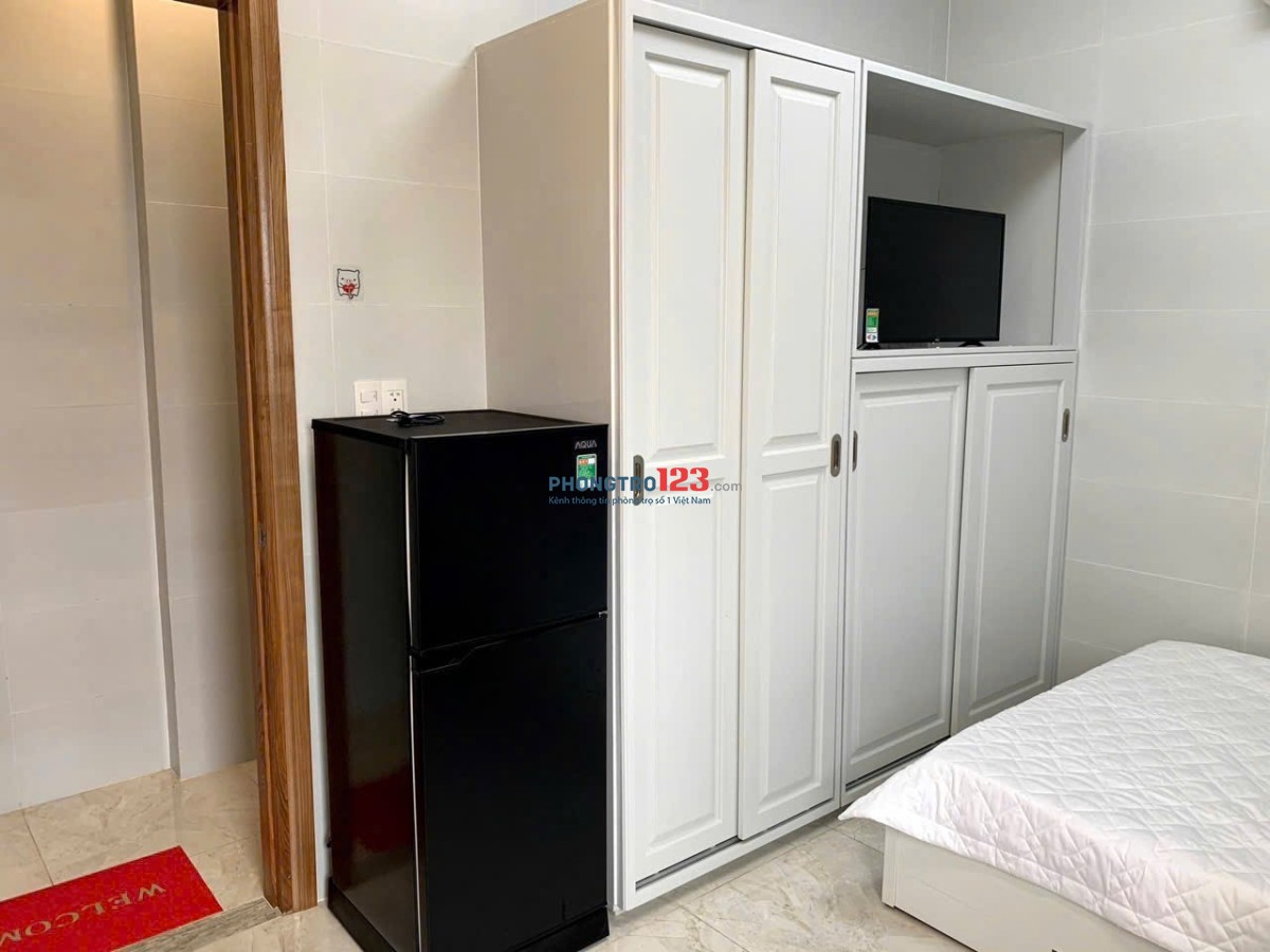 Cho Thuê Căn Hộ Full Nội Thất Cao Cấp, Cửa Sổ Trời - Nhà Thang Máy - Khu Vực Phan Xích Long