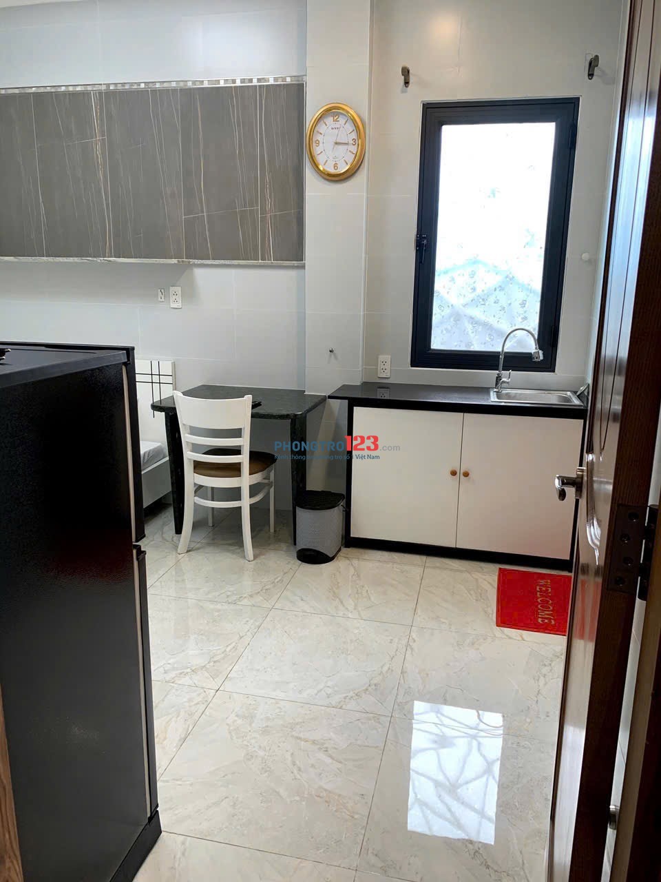 Cho Thuê Căn Hộ Full Nội Thất Cao Cấp, Cửa Sổ Trời - Nhà Thang Máy - Khu Vực Phan Xích Long