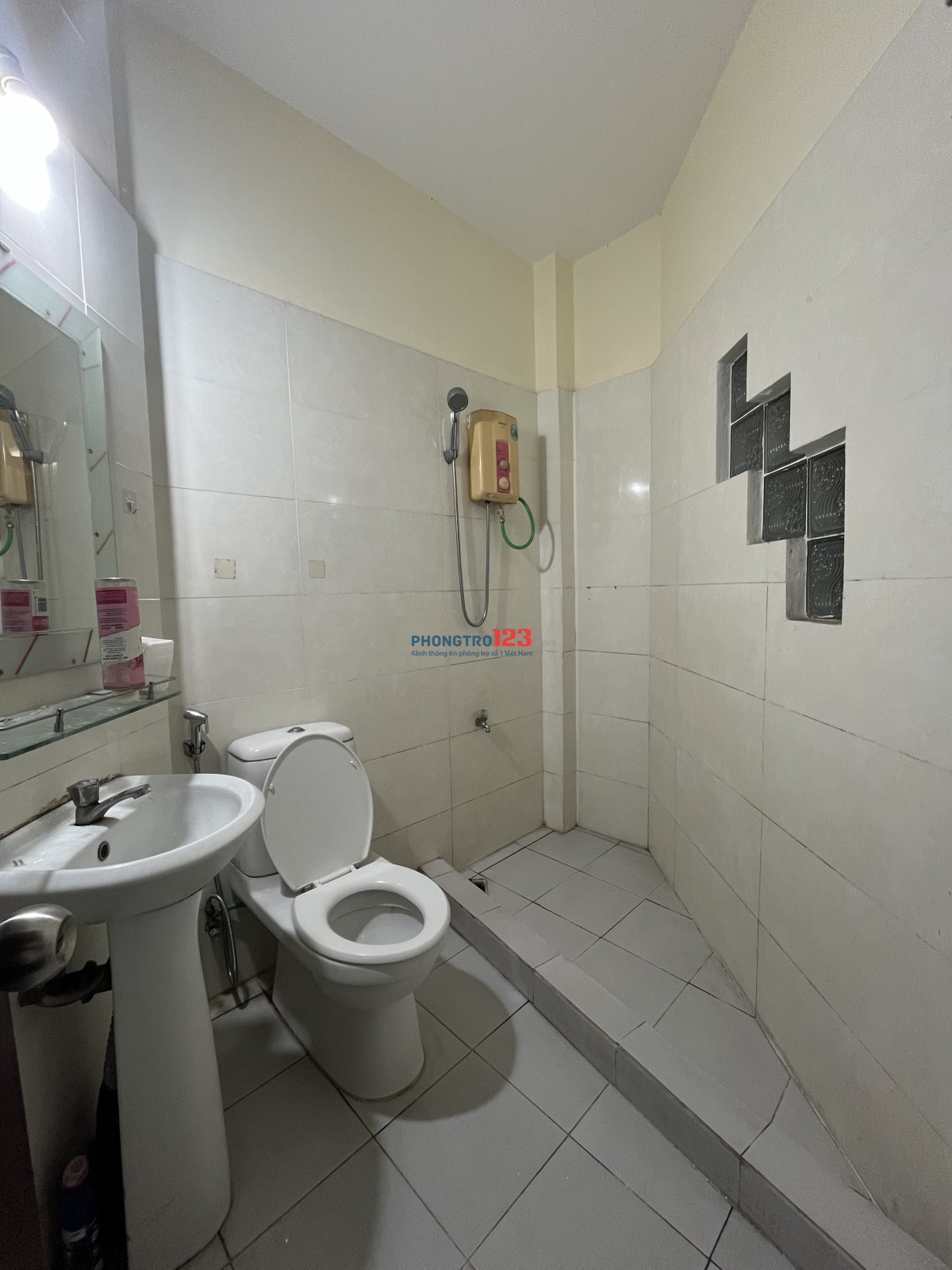 1PN TÁCH BẾP CỬA SỔ 451 HAI BÀ TRƯNG Q.3, GẦN CẦU KIỆU,ĐỐI DIỆN Q.1
