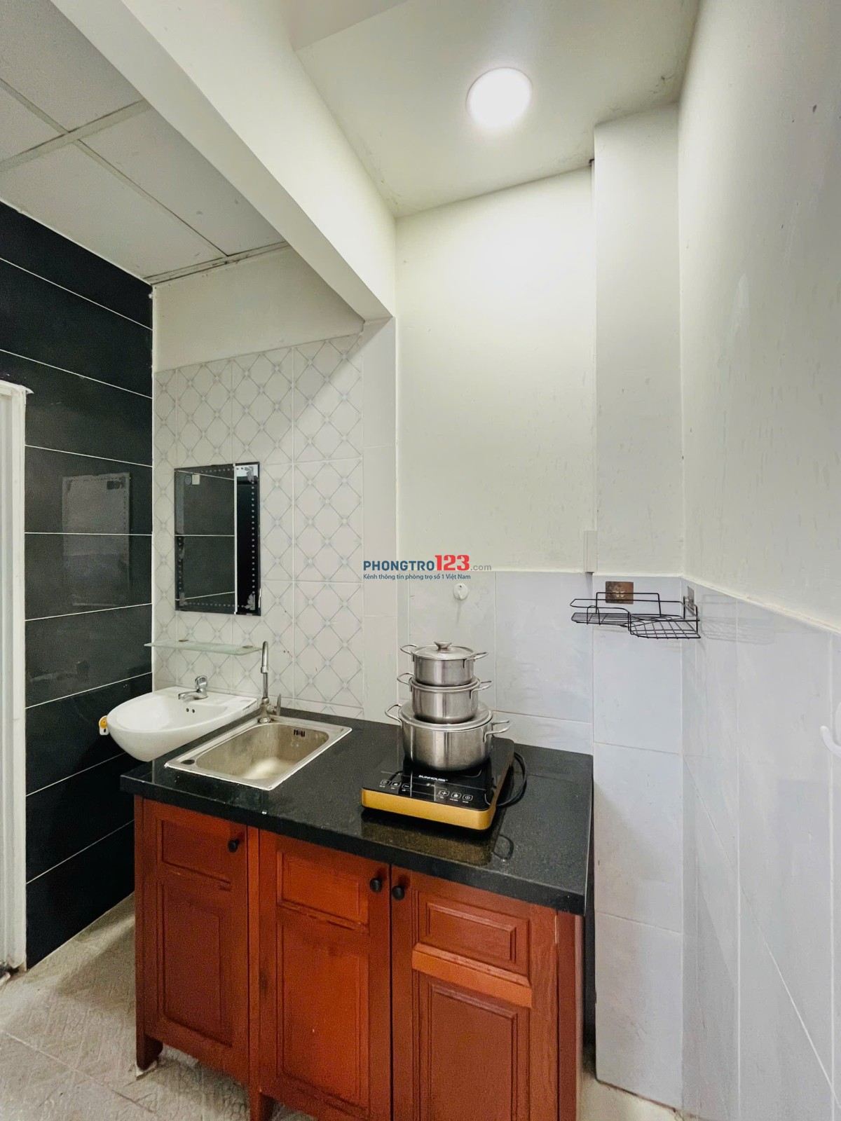 PHÒNG CHO THUÊ NỘI THẤT ĐẦY ĐỦ, CỬA SỔ THOÁNG NGAY BẾN XE MIỀN ĐÔNG BÌNH THẠNH
