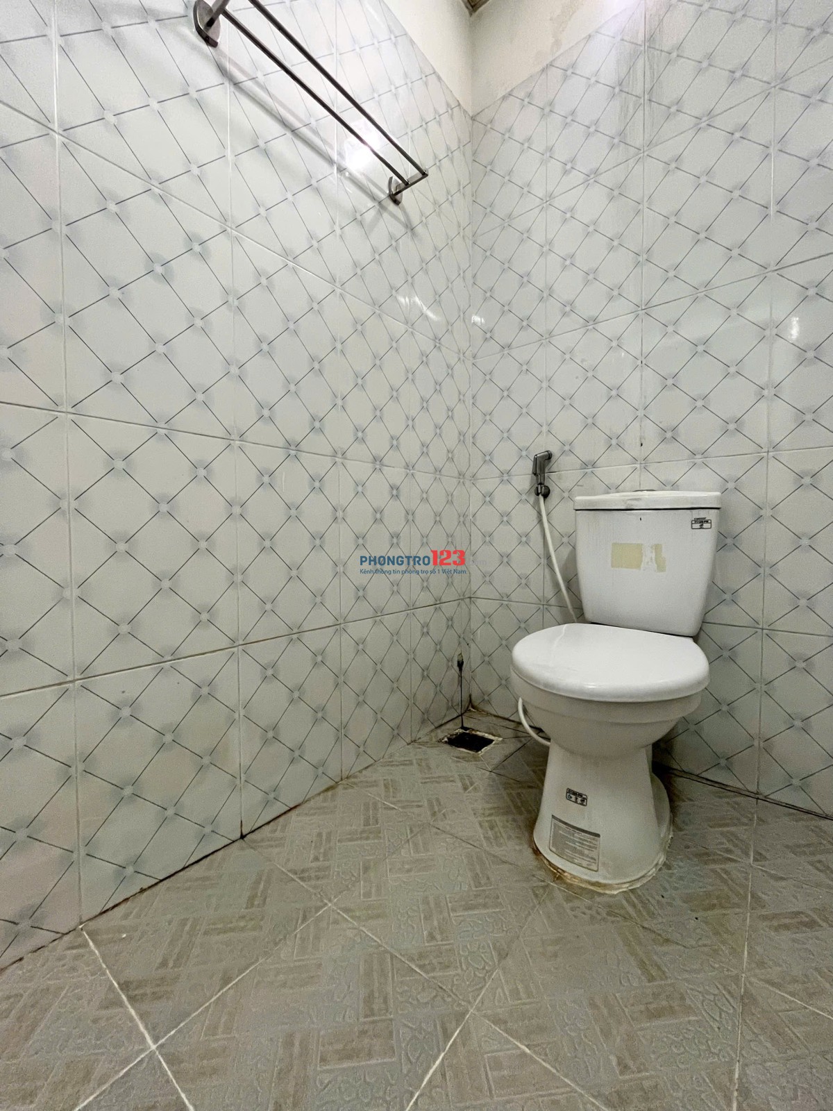 PHÒNG CHO THUÊ NỘI THẤT ĐẦY ĐỦ, CỬA SỔ THOÁNG NGAY BẾN XE MIỀN ĐÔNG BÌNH THẠNH