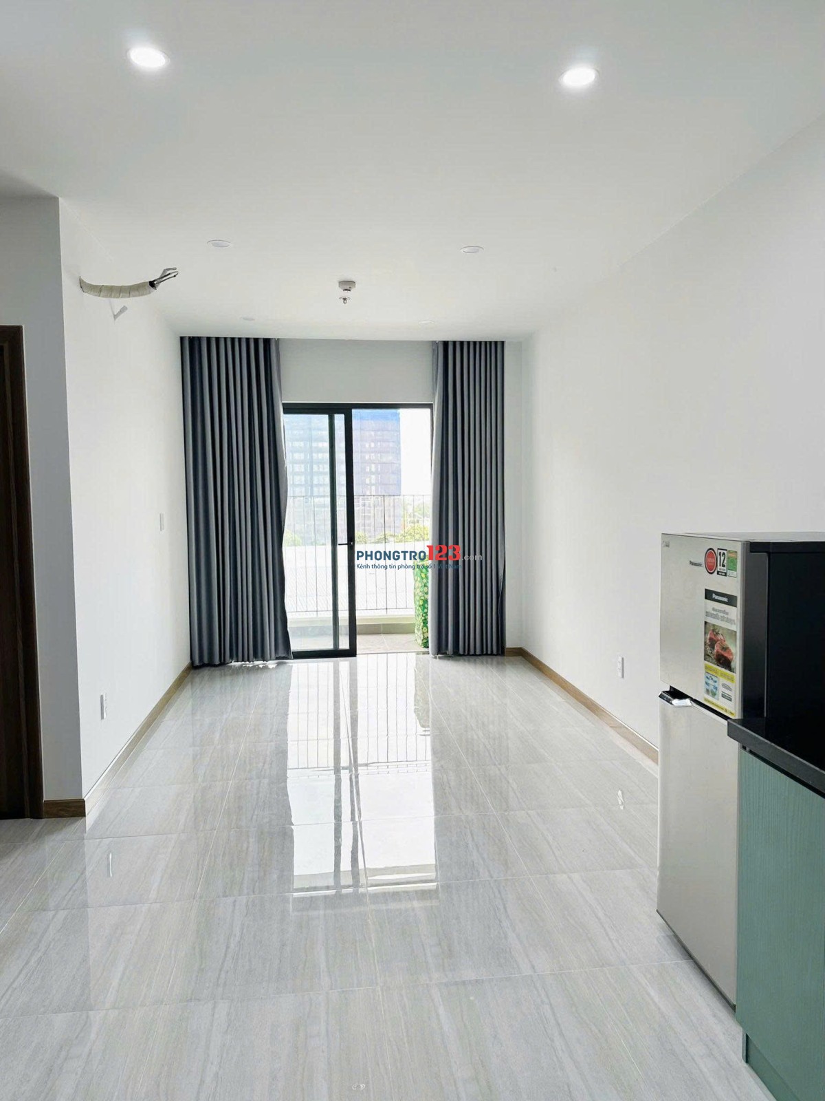 Cao ốc Phú NHuận, Hoàng Minh Giám: 85m2, 2p ngủ, 12,5tr/th