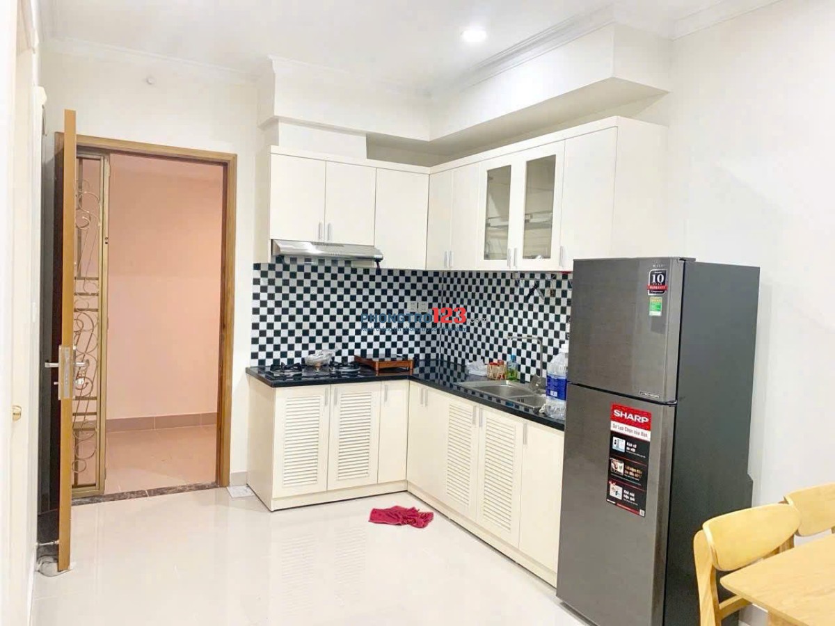 Chung cư Sunny Plaza, Phạm Văn Đồng, GV: 2p ngủ, ban công, 12tr/th