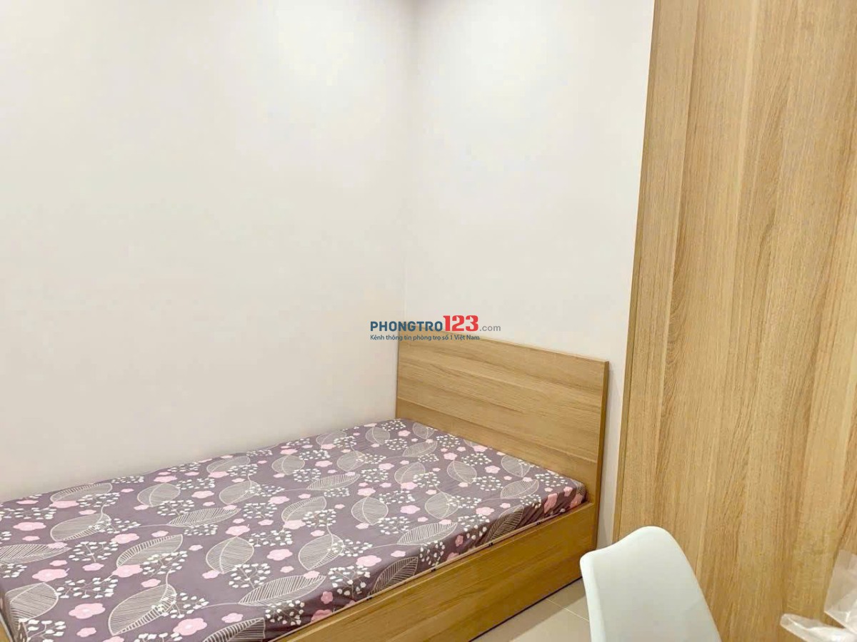 Chung cư Sunny Plaza, Phạm Văn Đồng, GV: 2p ngủ, ban công, 12tr/th