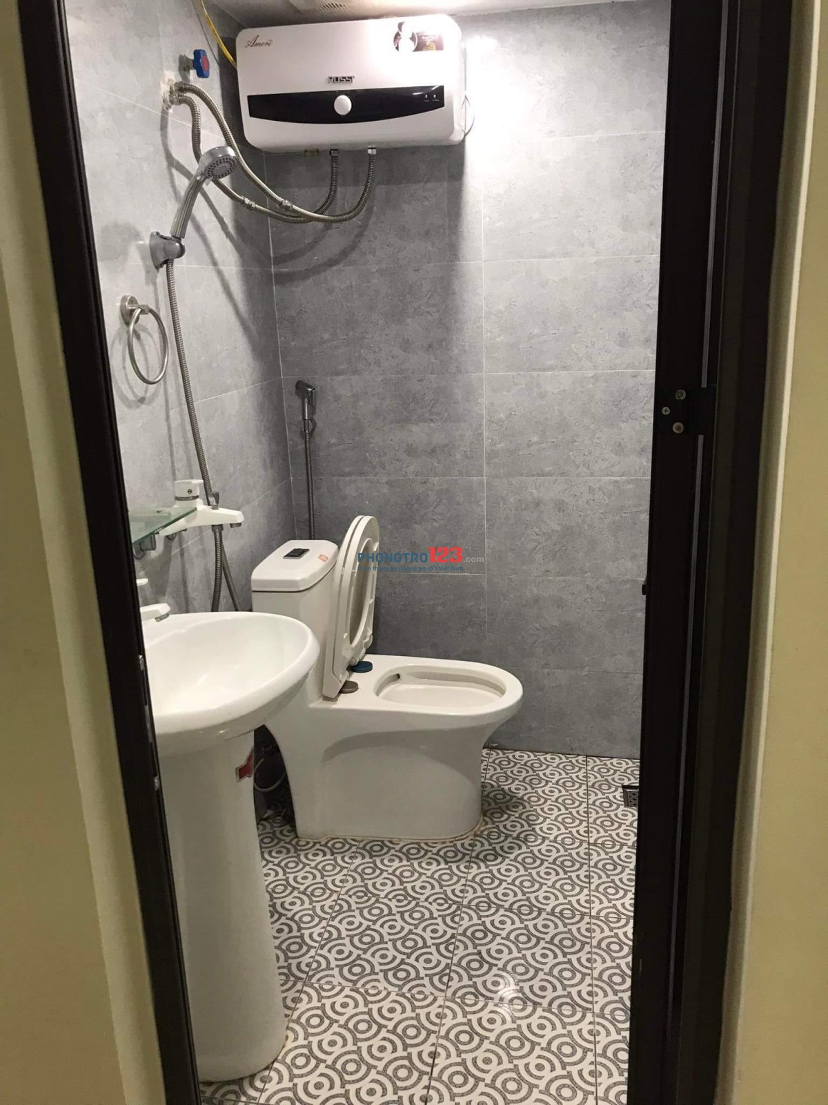FREE Vé XE, Nươc, Wifi. Cho Khách Thuê Là Sinh Viên Ngã Tư Trương Định - Giáp Bát - Tân Mai