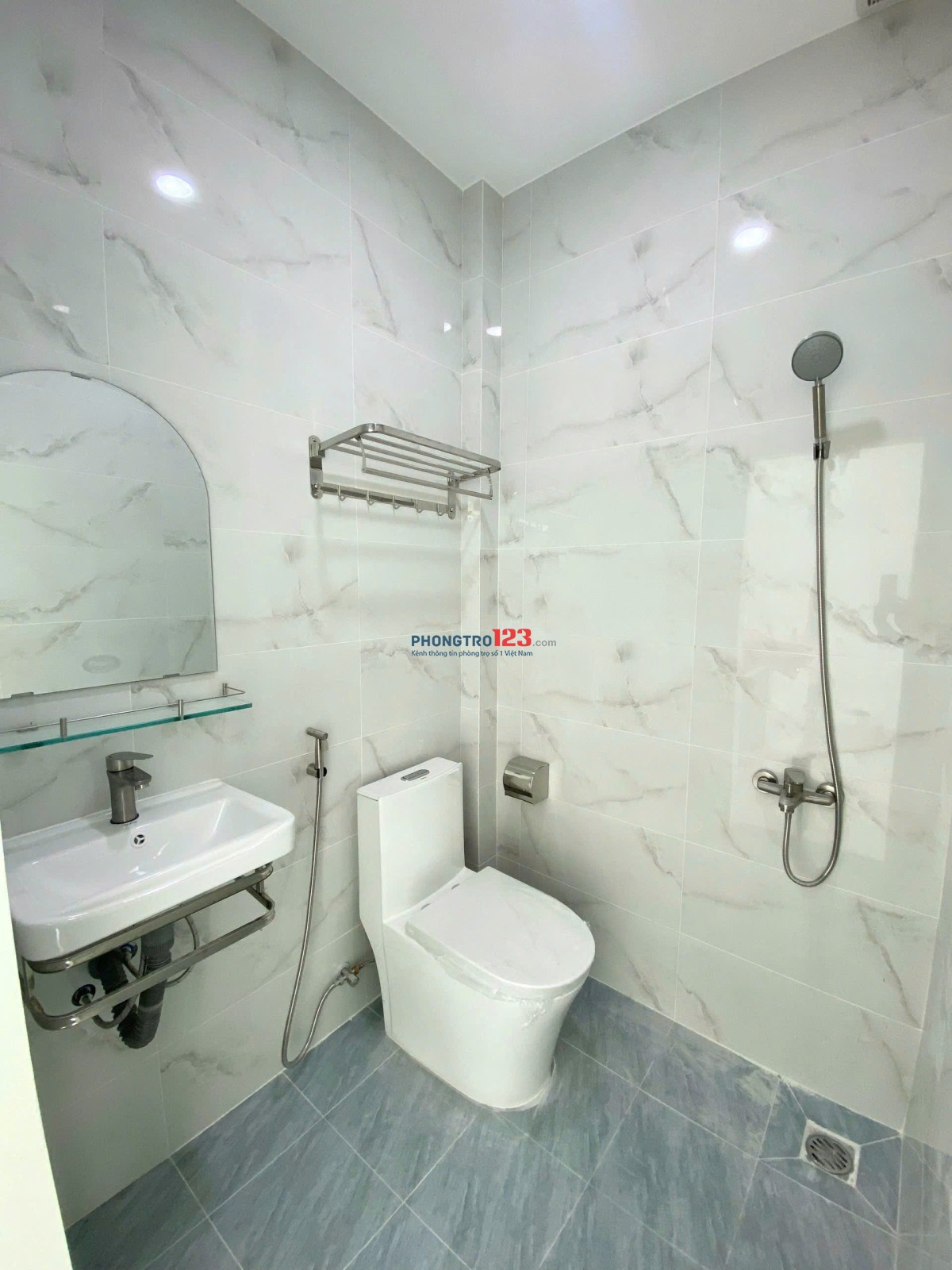 Cho thuê chdv Cát Lái đường 40CL, siêu rộng 25m2 4tr2 full nt