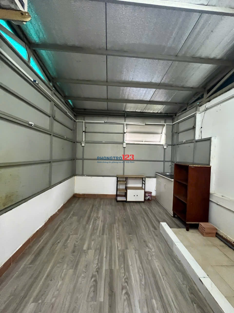CHO THUÊ 1PN TÁCH BẾP CỬA SỔ 451 HAI BÀ TRƯNG, QUẬN 3 ( gần Cầu Kiệu, đối diện Q.1)