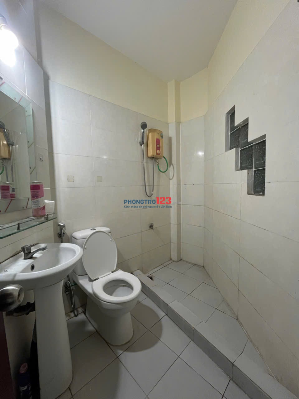 CHO THUÊ 1PN TÁCH BẾP CỬA SỔ 451 HAI BÀ TRƯNG, QUẬN 3 ( gần Cầu Kiệu, đối diện Q.1)