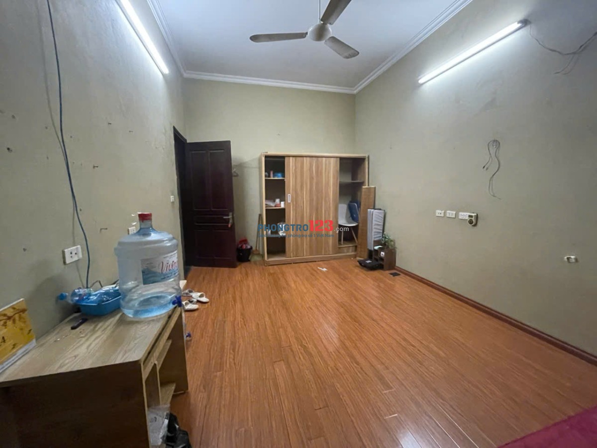 Chính chủ cho thuê phòng ở phố Hào Nam
