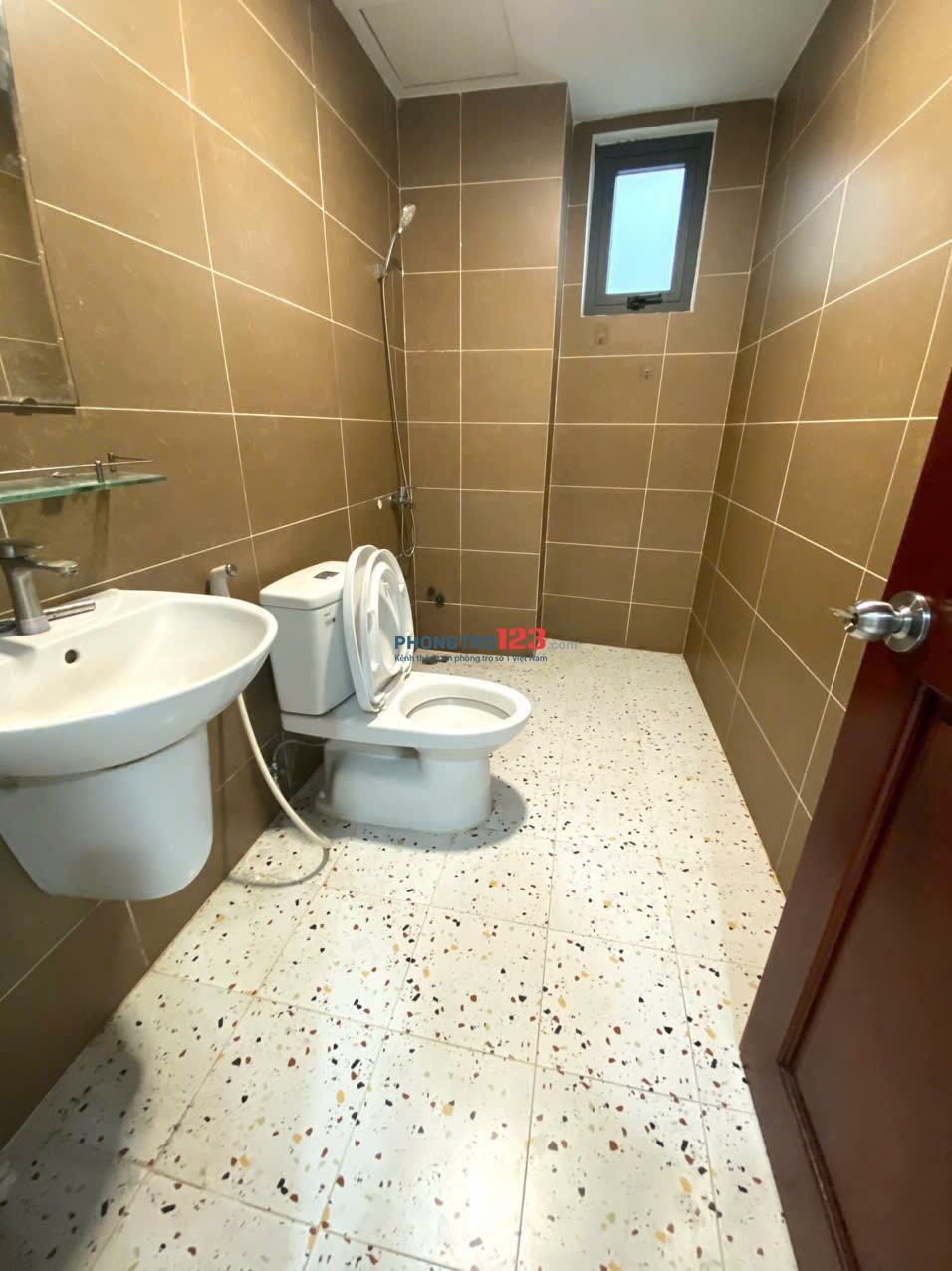 CHO THUÊ PHÒNG CÓ CỬA SỔ – NGAY CẦU VƯỢT NGÃ TƯ GA, PHƯỜNG THẠNH LỘC, Q.12