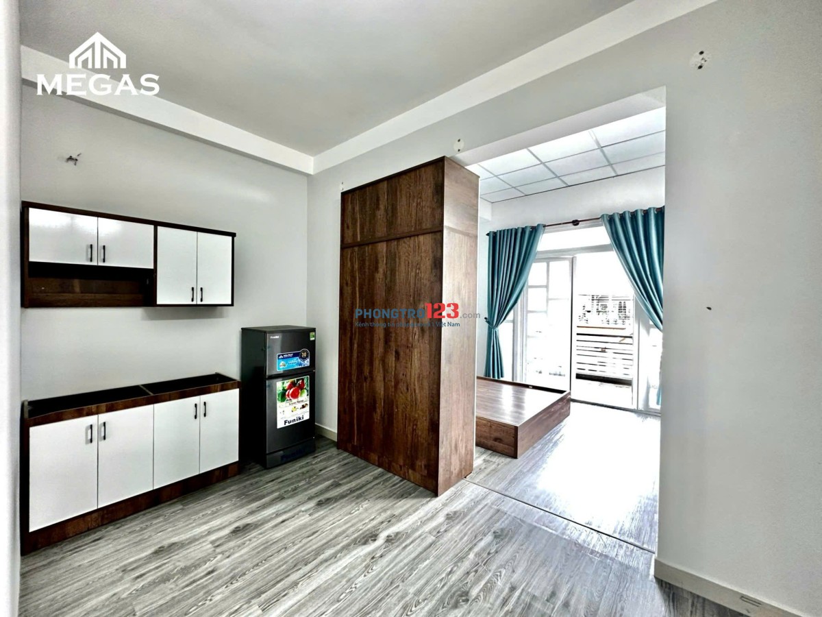 Gần khu vực cầu Sài Gòn Quận 2 trống sẵn căn ban công full nội thất có ban công bao xịn giá tốt