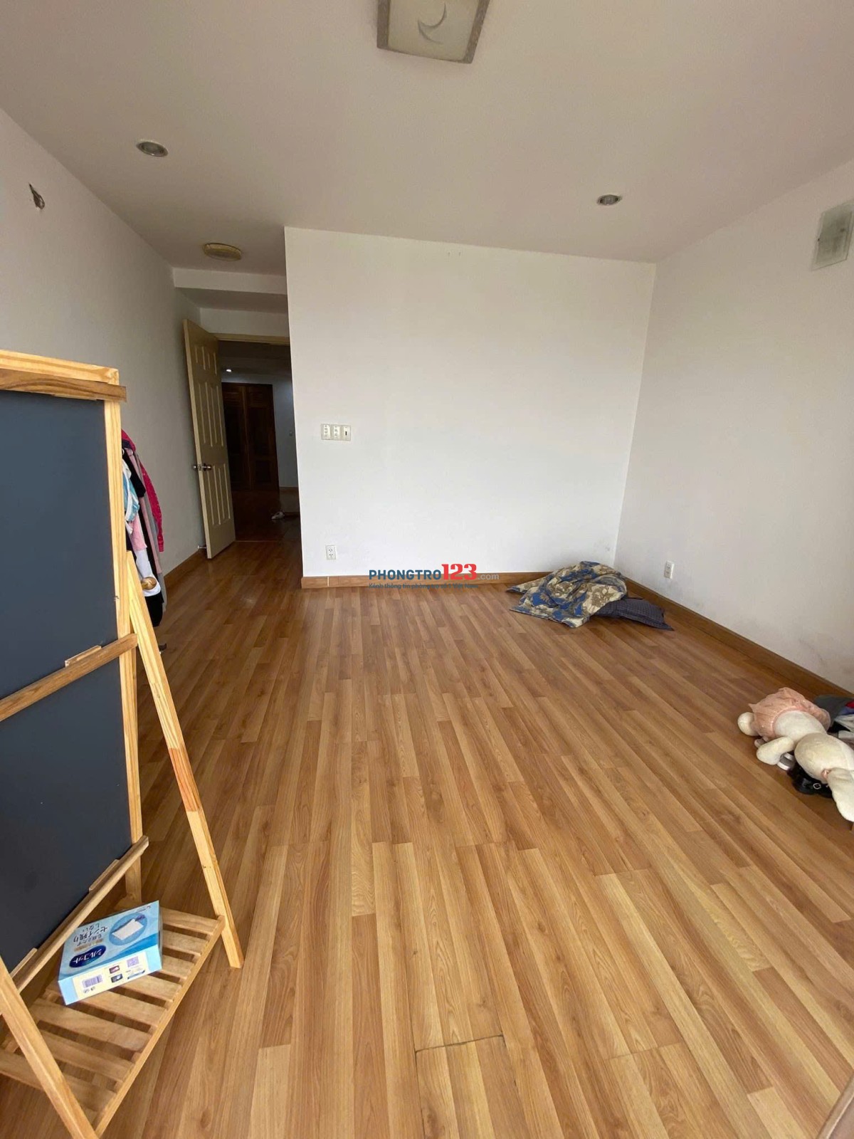 Chung cư Bàu Cát 2, Tân Bình, 110m2, 3PN, Nt cơ bản, 12tr/tháng.
