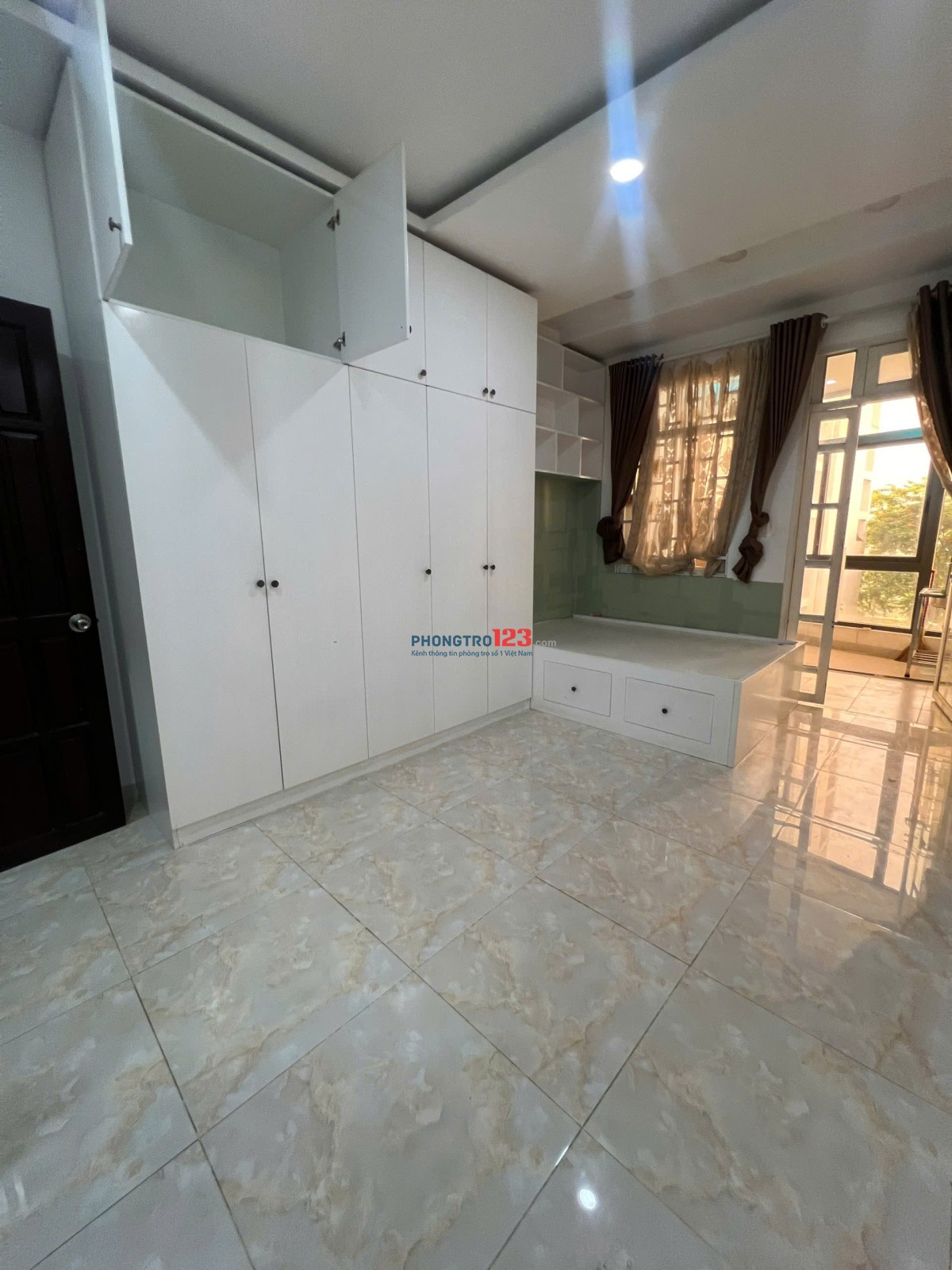 Cho Thuê Phòng 40m2 Tách Bếp Ban Công , Thang Máy _ Gần Phan Đăng Lưu , Phú Nhuận