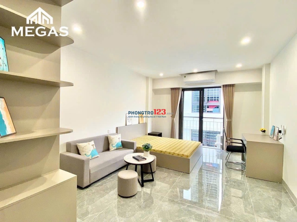 NGAY CẦU VƯỢT HOÀNG HOA THÁM GIÁ CỰC KỲ YÊU THƯƠNG