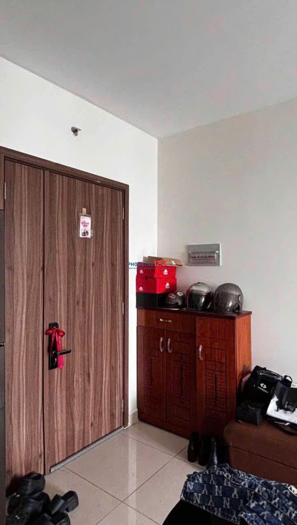 12tr/tháng, Chung cư Miếu Nổi, Vũ Huy Tân, BT: 72m2, 2p ngủ NTCB, 12tr/th