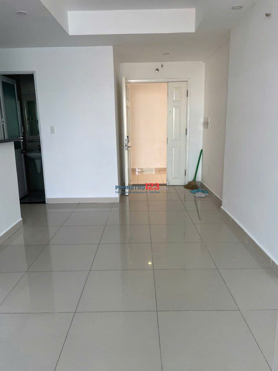Chung cư Hoa Sen, Lạc Long Quân,p10,Q11: 77m2, 2PN, 2WC, 9tr/th.