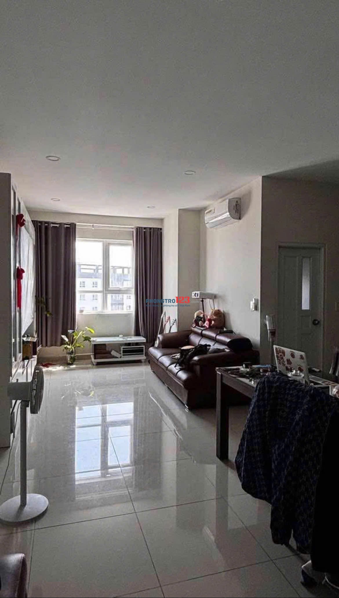 12tr/tháng, Chung cư Miếu Nổi, Vũ Huy Tân, BT: 72m2, 2p ngủ NTCB, 12tr/th
