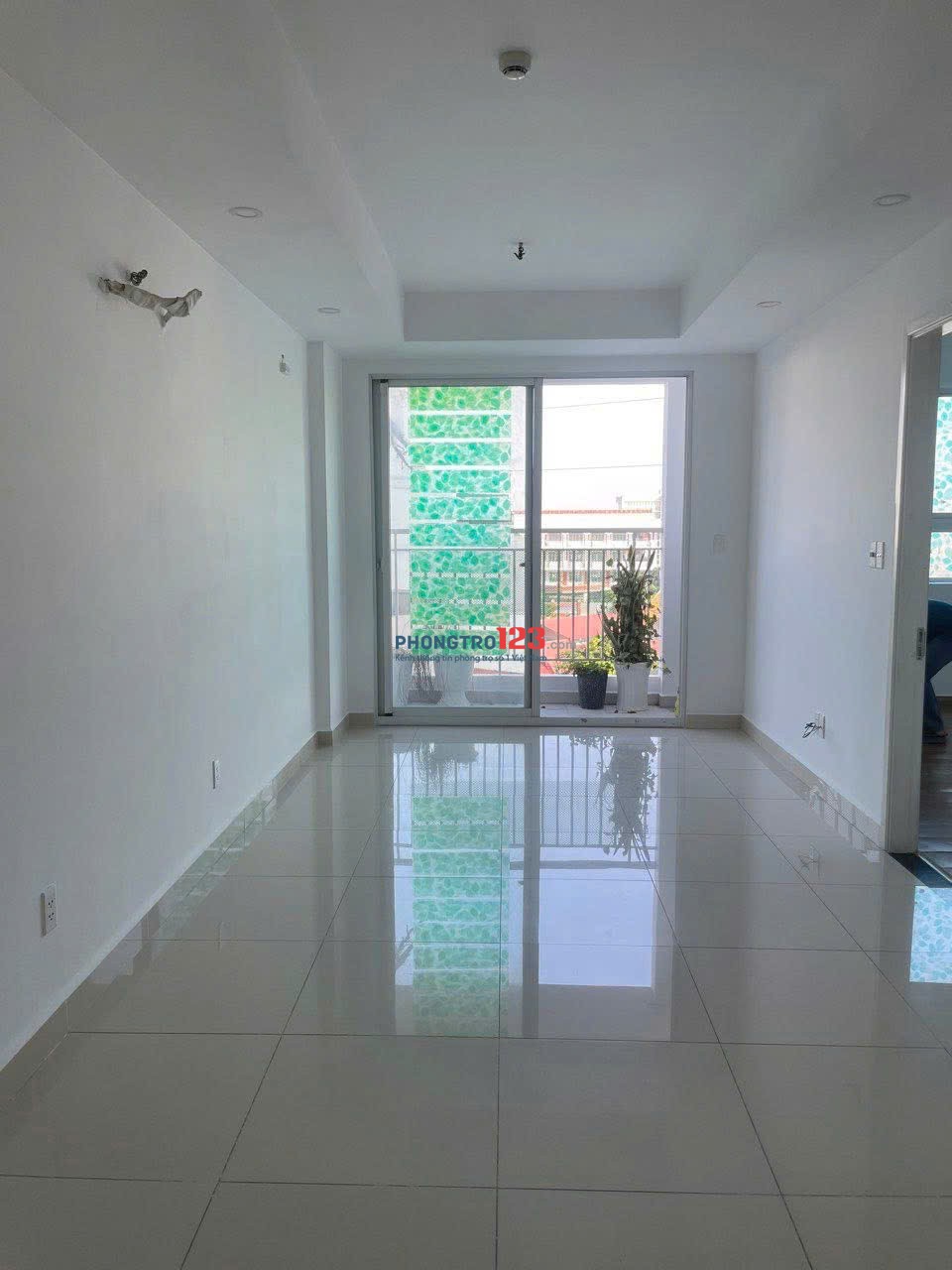 Chung cư Hoa Sen, Lạc Long Quân,p10,Q11: 77m2, 2PN, 2WC, 9tr/th.
