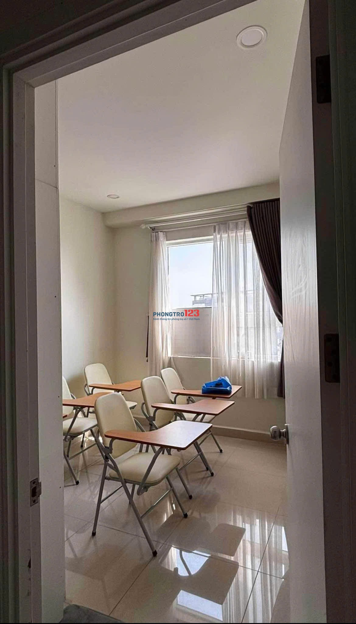12tr/tháng, Chung cư Miếu Nổi, Vũ Huy Tân, BT: 72m2, 2p ngủ NTCB, 12tr/th
