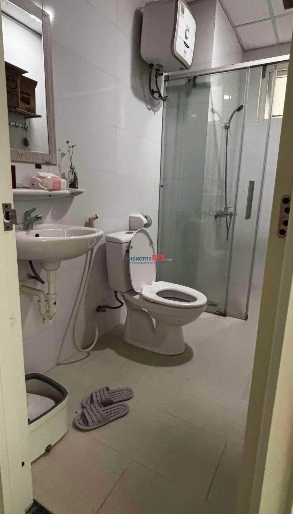 12tr/tháng, Chung cư Miếu Nổi, Vũ Huy Tân, BT: 72m2, 2p ngủ NTCB, 12tr/th