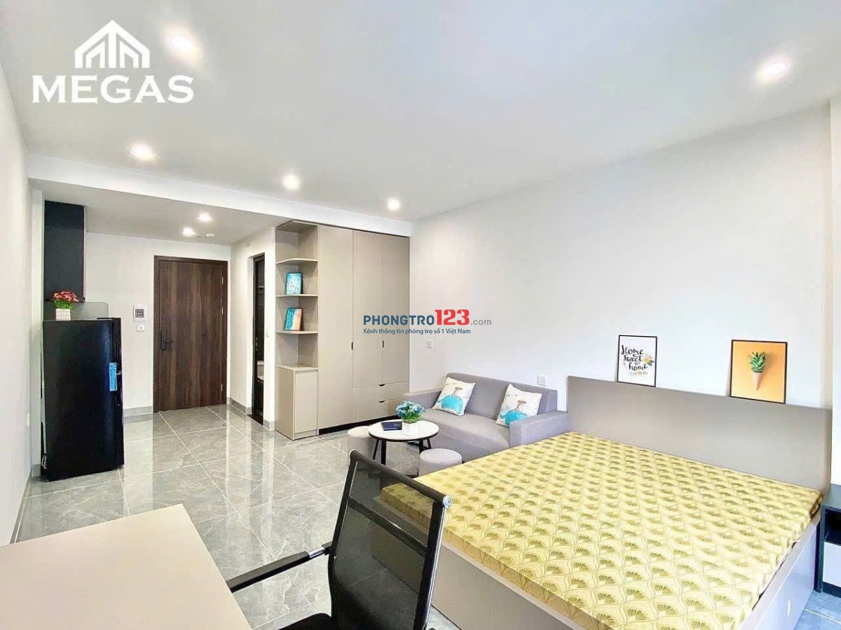 NGAY CẦU VƯỢT HOÀNG HOA THÁM GIÁ CỰC KỲ YÊU THƯƠNG
