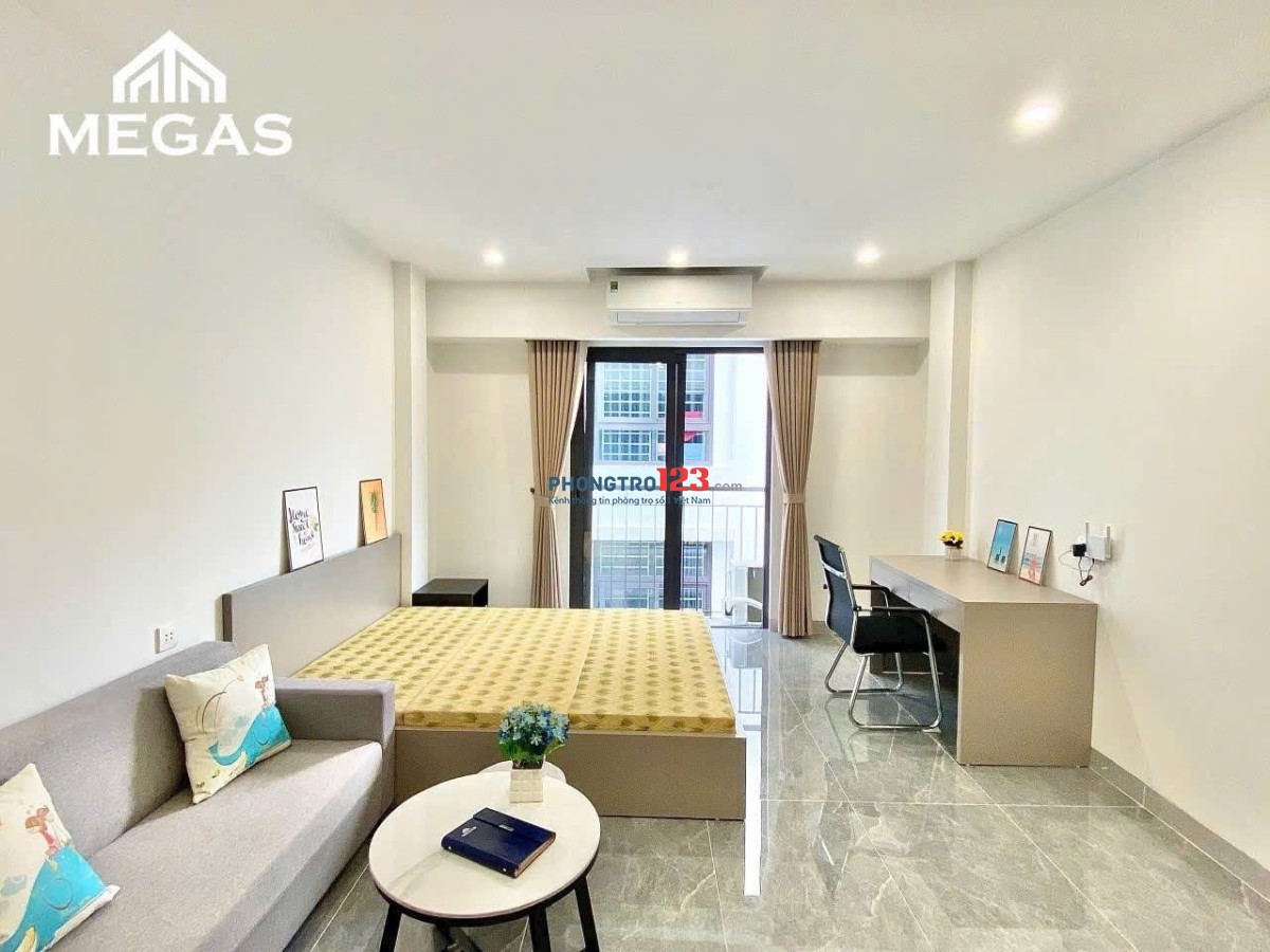 NGAY CẦU VƯỢT HOÀNG HOA THÁM GIÁ CỰC KỲ YÊU THƯƠNG
