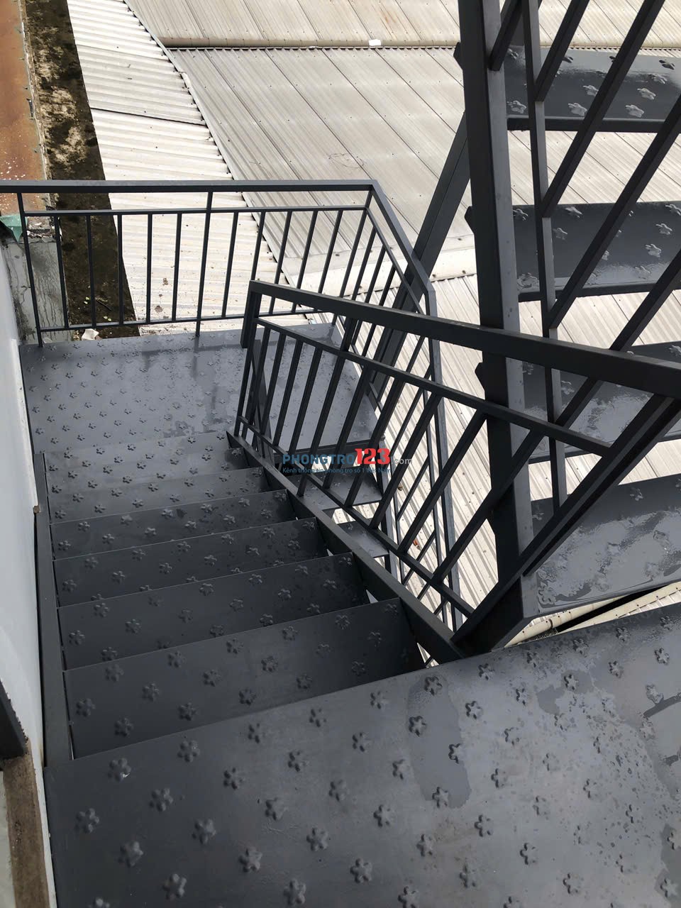 Phòng mới 100% ,có thang máy 1tr6 đến 2tr3