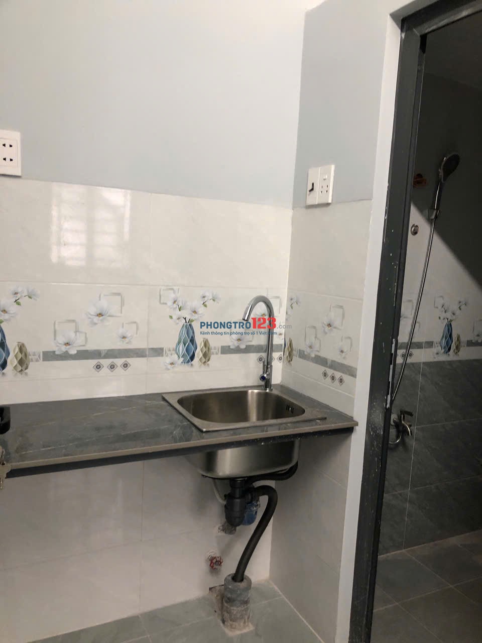 Phòng mới 100% ,có thang máy 1tr6 đến 2tr3