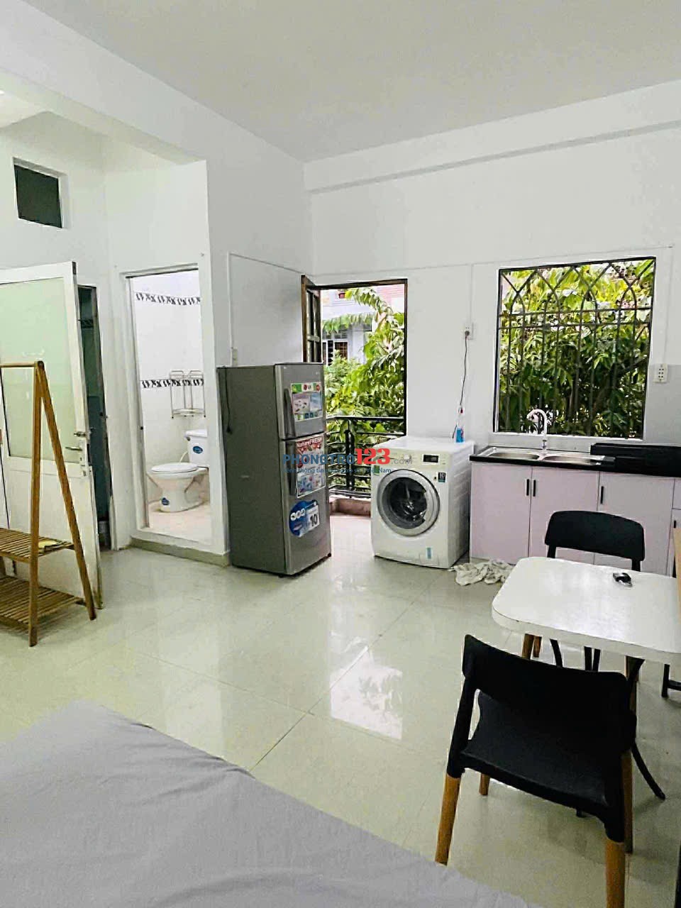 CĂN HỘ BAN CÔNG CỬA SỔ - RỘNG 40M2 - GẦN ĐH VĂN LANG - FULL NỘI THẤT - MÁY GIẶT RIÊNG