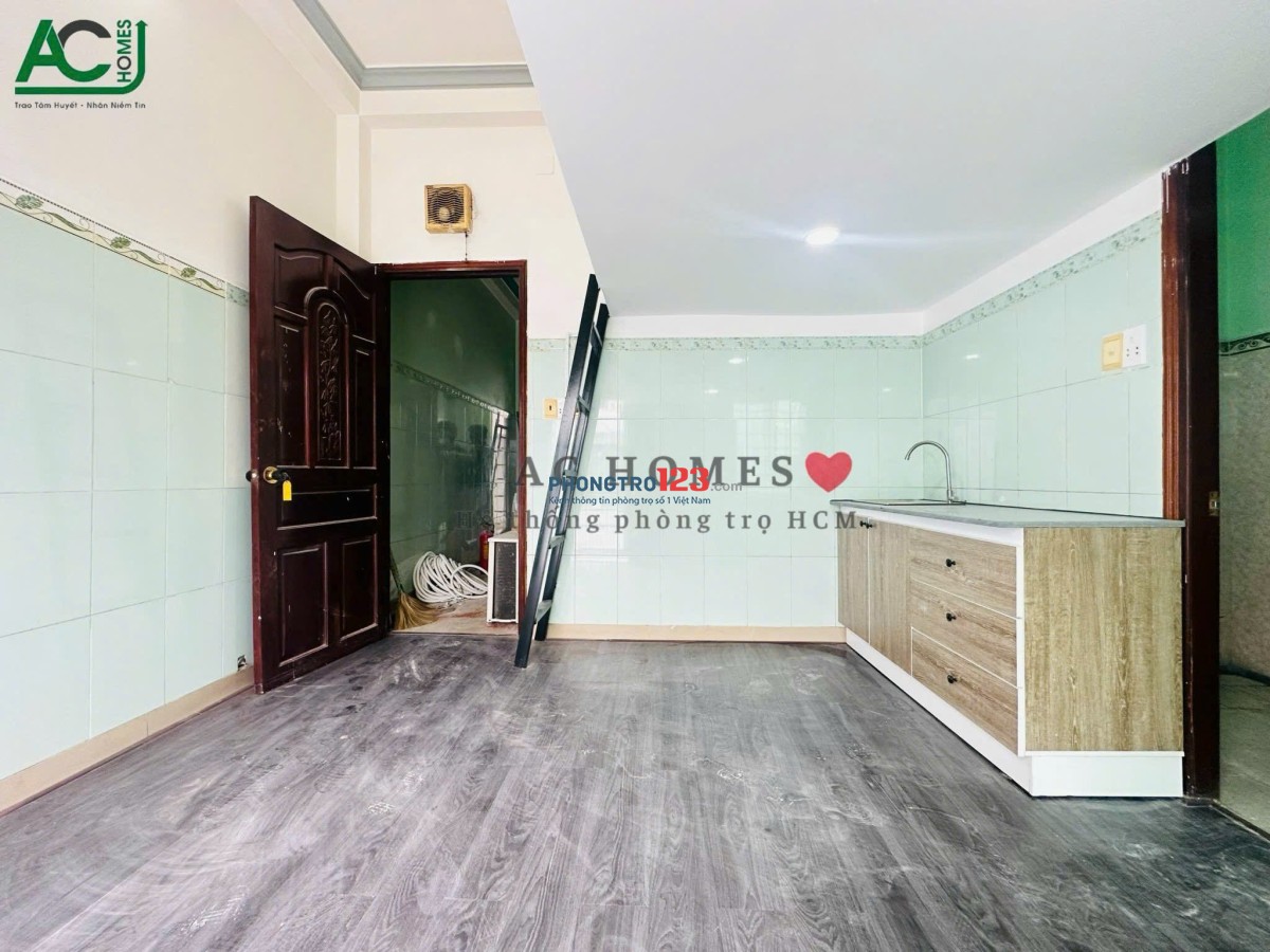 NGAY CÔNG VIÊN GIA PHÚ TRỐNG PHÒNG DUPLEX BAN CÔNG SẴN MÁY LẠNH MIỄN PHÍ XE, Ở ĐƯỢC 2 3 BẠN