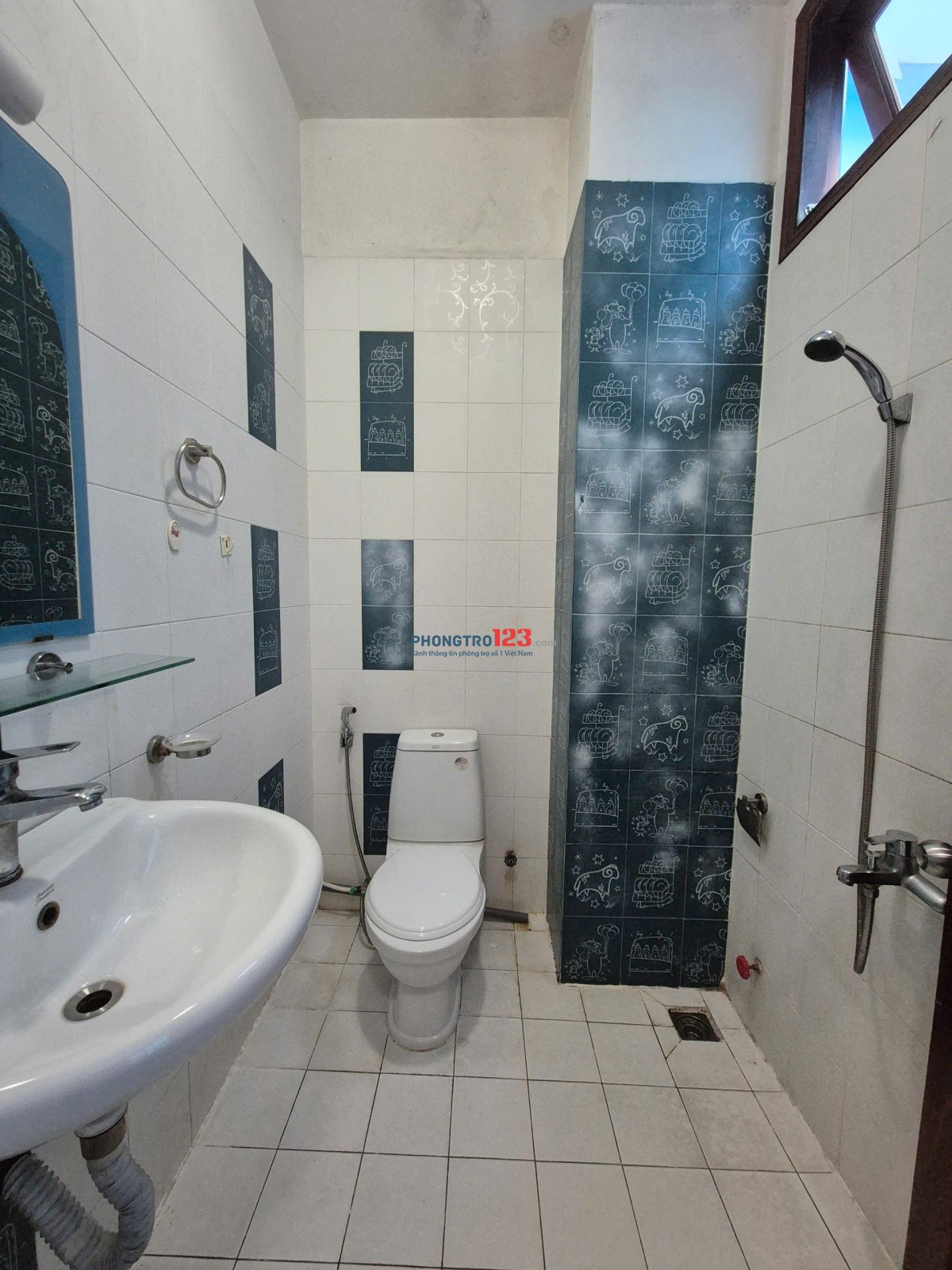 Phòng full nội thất y hình, free 2 xe máy, Thống Nhất, Nguyễn Xuân Khoát, 25m2, 3.8tr