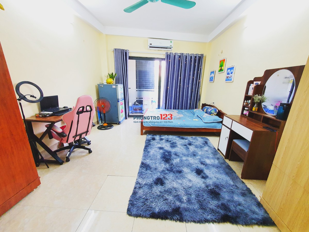 Cho thuê phòng ban công siêu thoáng, Cầu Giấy, HN